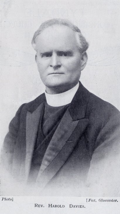 Photo of Rev. Harold Davies, Tyndale Congregational Church